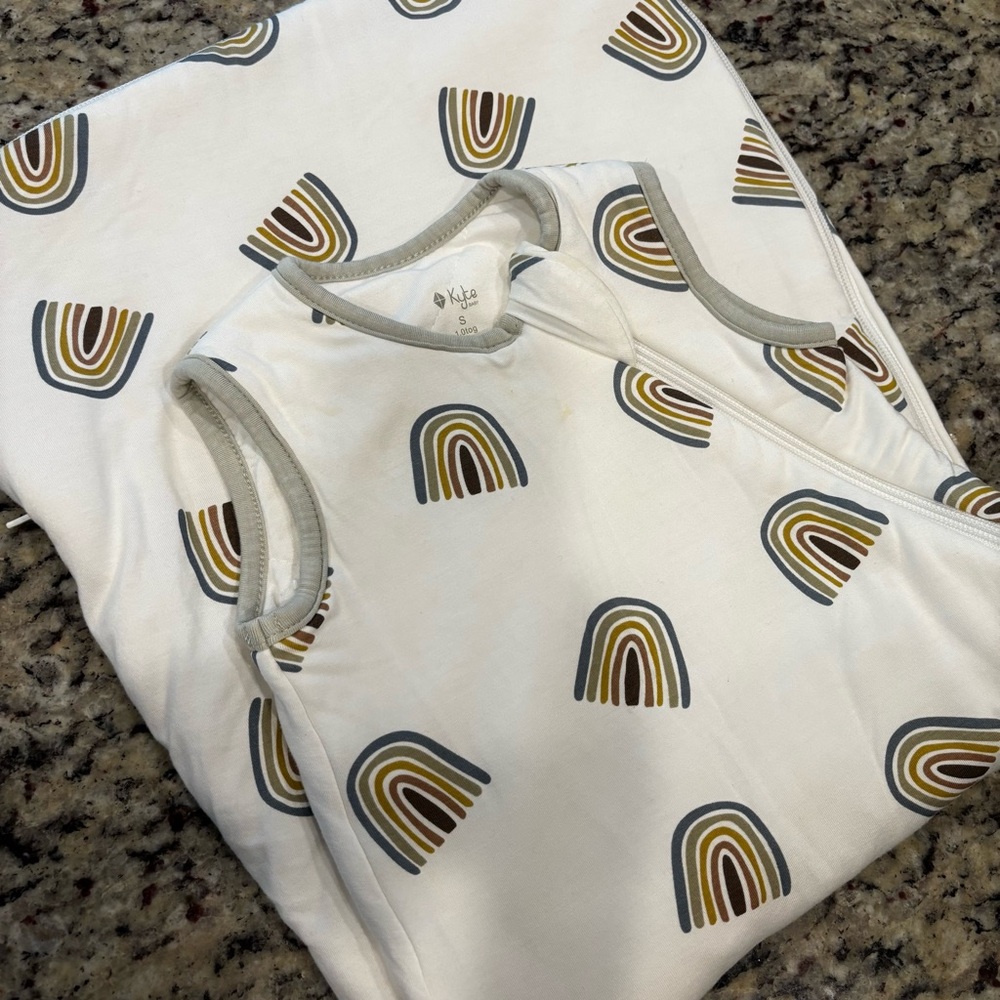 Kyte White Baby Sleep Sack with Rainbow Pattern Size Small